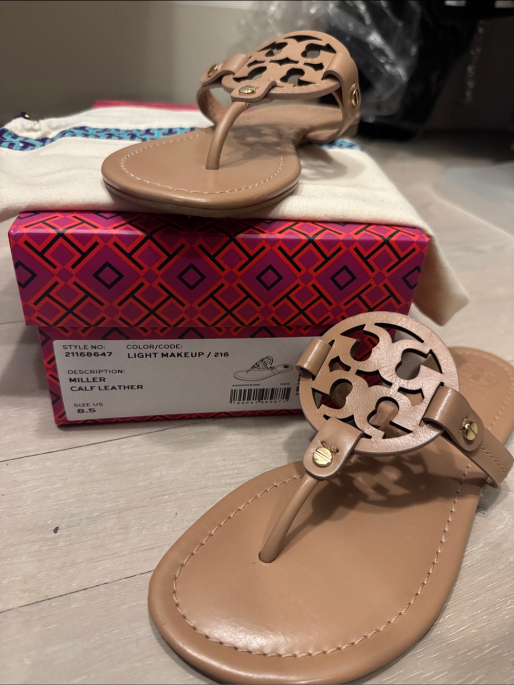NWT Tory Burch Nude/Light Makeup Miller Calf Leather Logo Thong Sandal